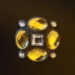 VINTAGE BROOCH OR PENDENT WITH BEAUTIFUL YELLOW AND CLEAR STONES!